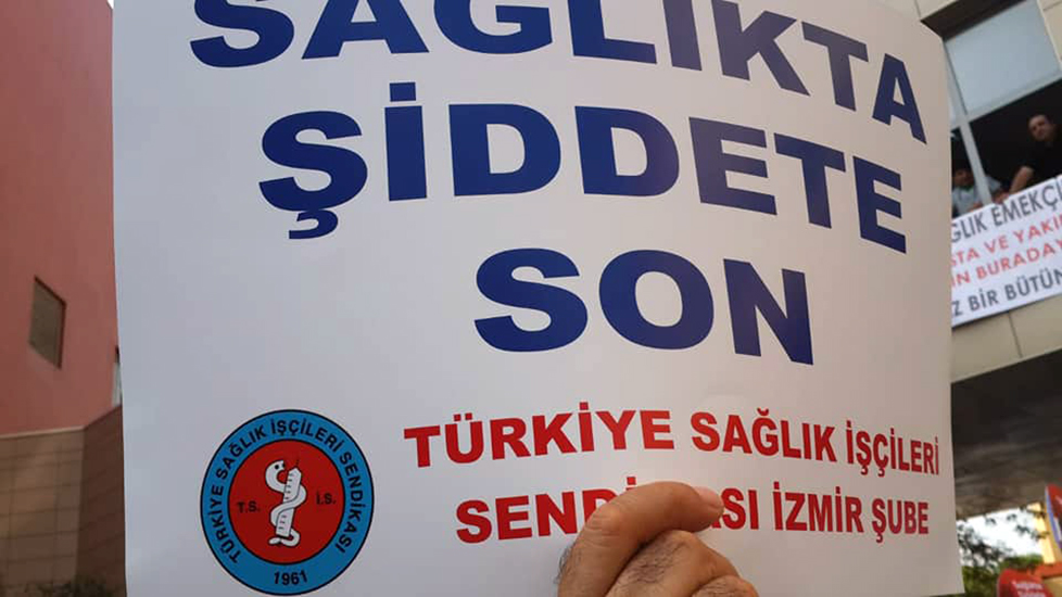 İzmir Şubemiz Boğazı Kesilen Doktora Destek İçin Düzenlenen Basın Toplantısına Katıldı